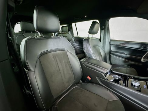 Used 2022 Jeep Grand Cherokee L Laredo image 27