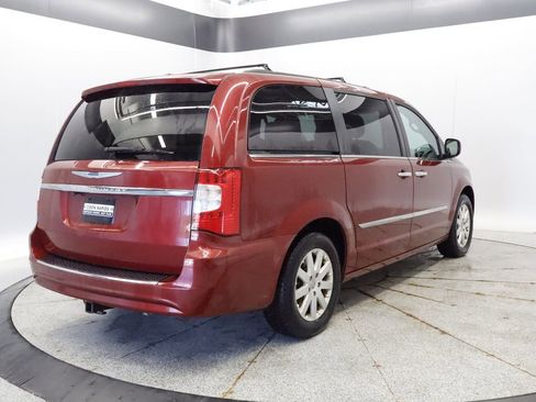 Used 2016 Chrysler Town & Country Touring w/ Driver Convenience Group FWD image 6