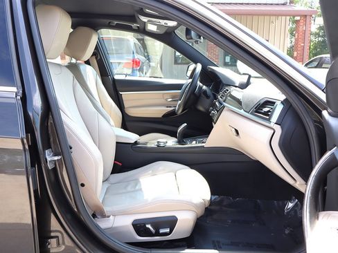 Used 2018 BMW 328d xDrive Wagon AWD/4WD image 19