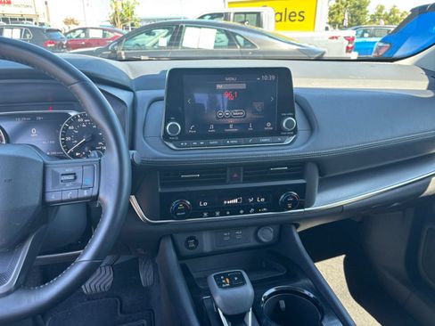 Used 2025 Nissan Rogue SV FWD image 17