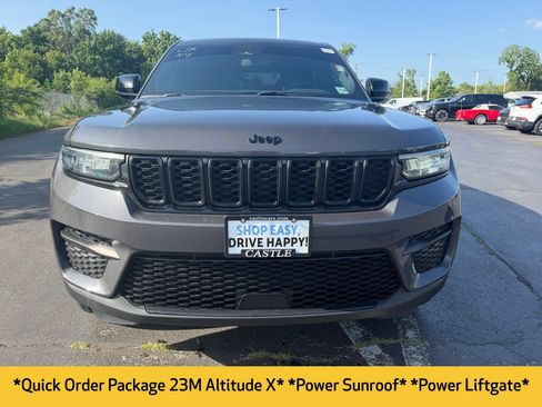 Used 2023 Jeep Grand Cherokee Altitude AWD/4WD image 2