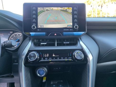 Used 2022 Toyota Venza LE image 23