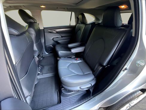 Used 2024 Toyota Highlander Platinum AWD/4WD image 22