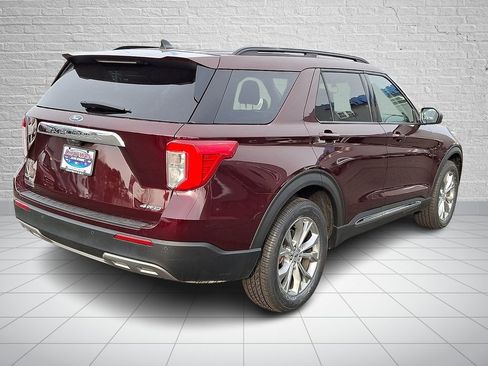 Used 2022 Ford Explorer XLT w/ Equipment Group 202A image 6
