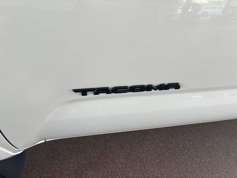 Used 2023 Toyota Tacoma SR5 AWD/4WD image 5