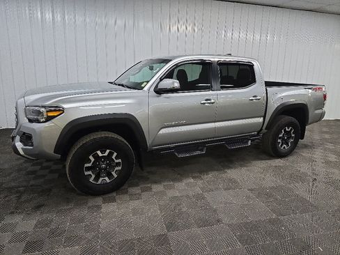 Used 2023 Toyota Tacoma TRD Off-Road w/ Technology Package AWD/4WD image 6