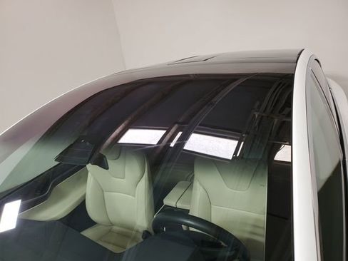 Used 2018 Tesla Model X 75D image 7