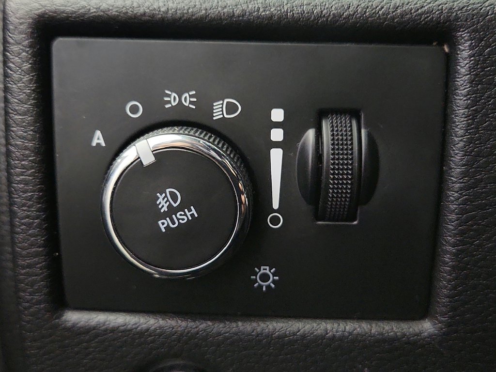 Used 2019 Jeep Grand Cherokee Altitude AWD/4WD image 21