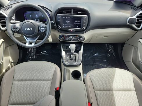 Used 2025 Kia Soul LX w/ LX Technology Package FWD image 12