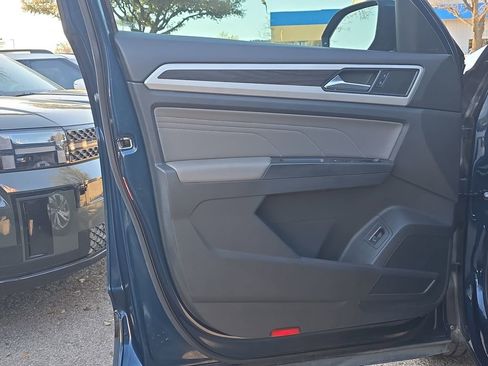 Used 2023 Volkswagen Atlas SE image 26