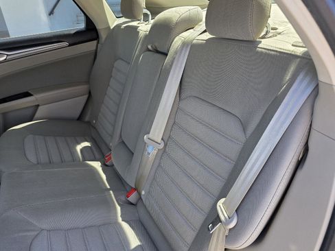 Used 2019 Ford Fusion SE FWD image 31