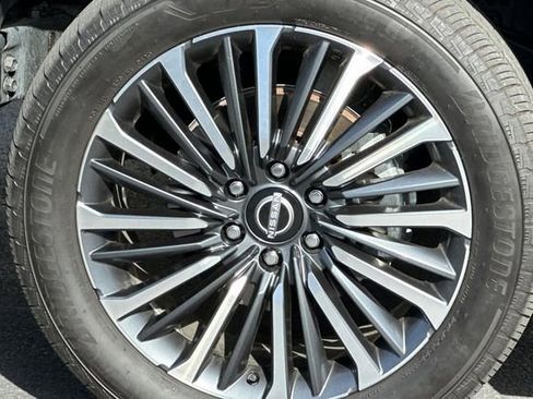 Used 2025 Nissan Armada Platinum Reserve image 25