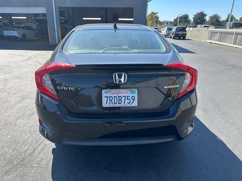 Used 2016 Honda Civic Touring image 3