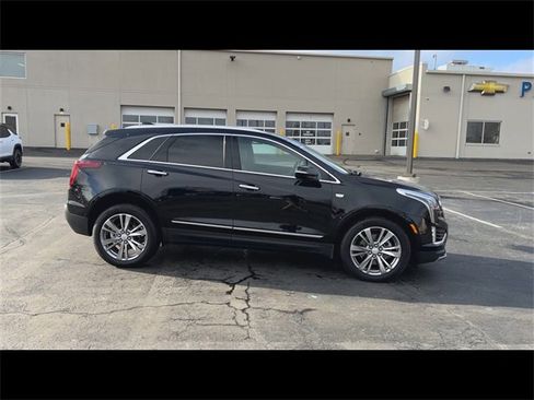 Certified 2025 Cadillac XT5 Premium Luxury image 9