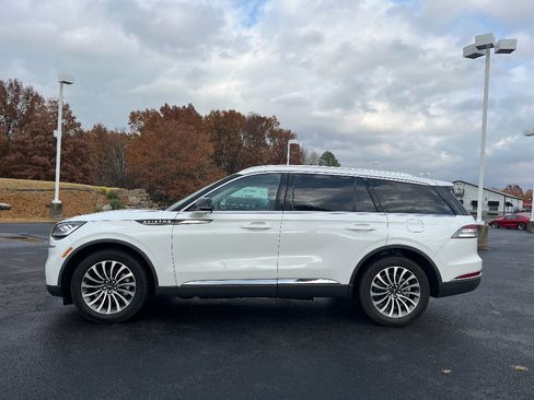 Used 2023 Lincoln Aviator Reserve AWD/4WD image 4