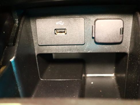 Used 2019 Ford Explorer XLT image 27