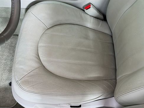 Used 2010 Buick Lucerne CXL FWD image 17