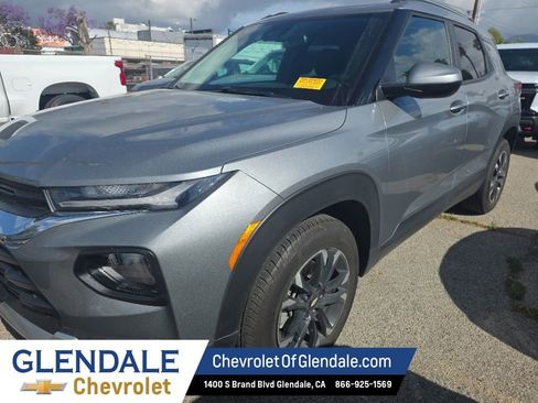 Used 2023 Chevrolet TrailBlazer LT w/ Convenience Package FWD image 2