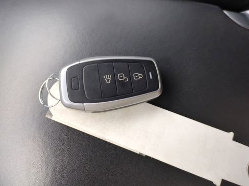 Used 2018 Land Rover Range Rover Long Wheelbase Supercharged image 37