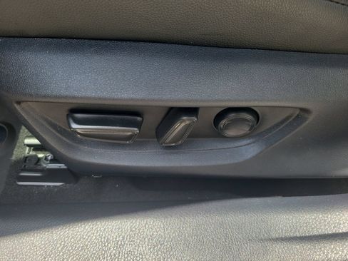 Used 2025 Toyota Camry SE w/ Convenience Package FWD image 18