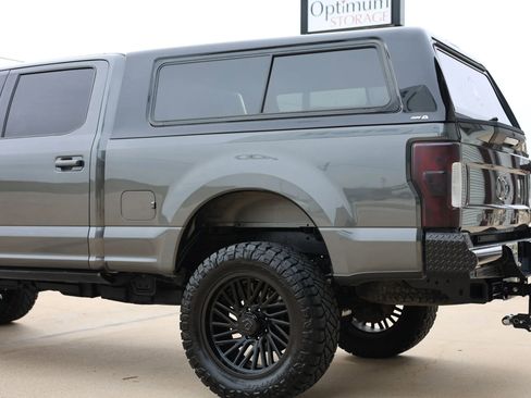 Used 2017 Ford F250 Lariat w/ Lariat Value Package image 5