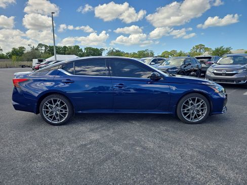 Used 2023 Nissan Altima 2.0 SR image 3