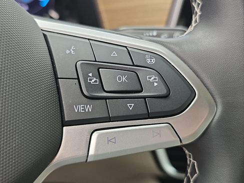 Used 2025 Volkswagen Atlas SE FWD image 19