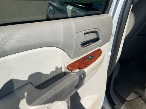 Used 2011 GMC Yukon XL SLT image 21