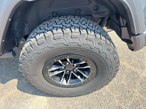 Used 2025 Jeep Wrangler Unlimited Rubicon w/ XTREMEE 35" Tire Package AWD/4WD image 23