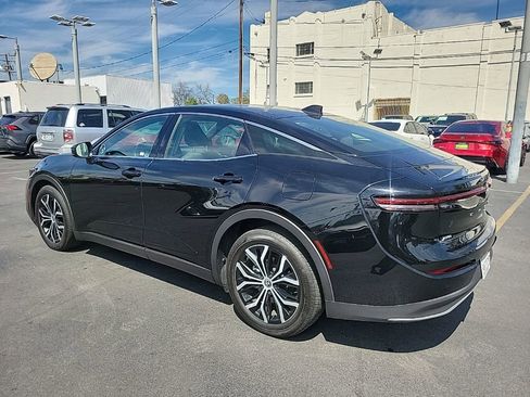 Used 2023 Toyota Crown XLE image 5