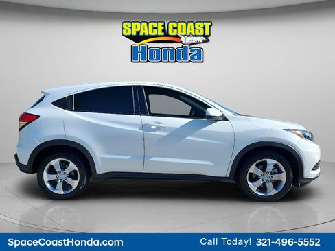 Certified 2022 Honda HR-V LX image 2
