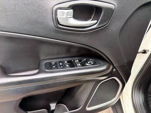 Used 2018 Jeep Compass Latitude w/ Popular Equipment Group AWD/4WD image 11