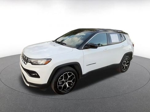 Used 2025 Jeep Compass Limited image 8