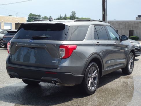Used 2023 Ford Explorer XLT w/ Equipment Group 202A AWD/4WD image 3