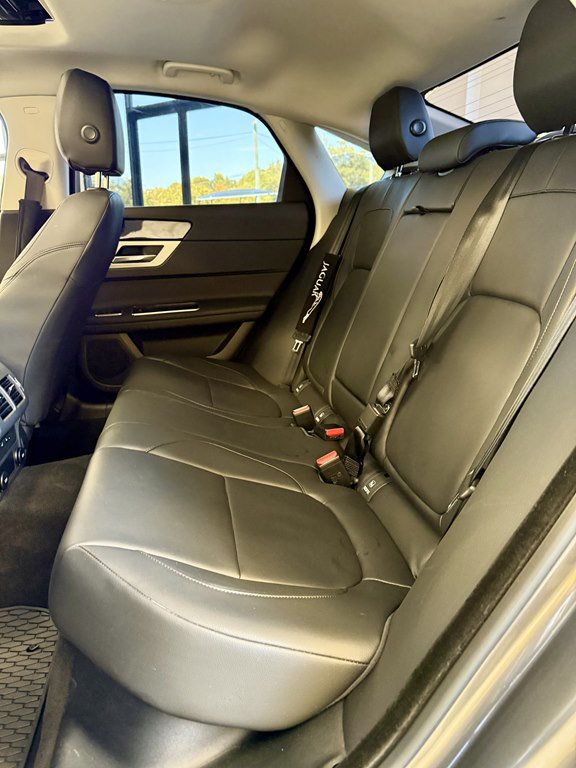Used 2018 Jaguar XF Premium AWD/4WD image 16