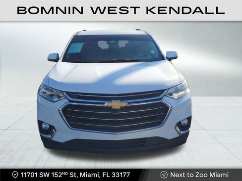 Used 2021 Chevrolet Traverse LT image 2