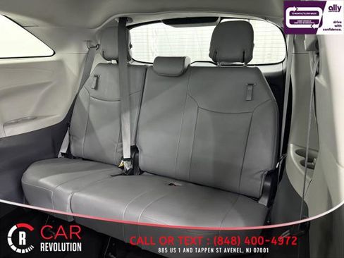 Used 2024 Toyota Sienna XLE image 53