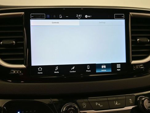 Used 2024 Chrysler Pacifica Touring-L FWD image 10