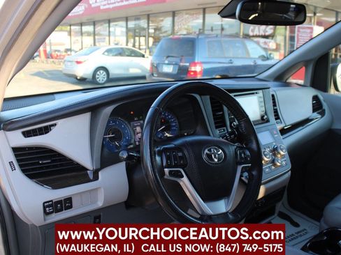 Used 2018 Toyota Sienna image 12
