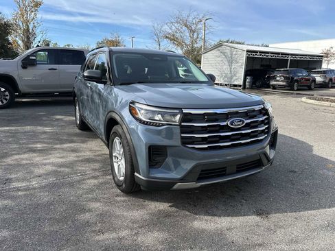 Used 2025 Ford Explorer Active image 8