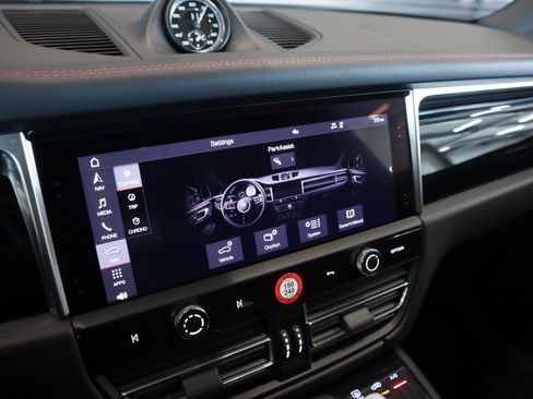 Certified 2023 Porsche Macan AWD/4WD image 21