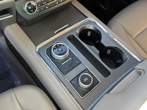 Used 2021 Ford Expedition XLT image 21