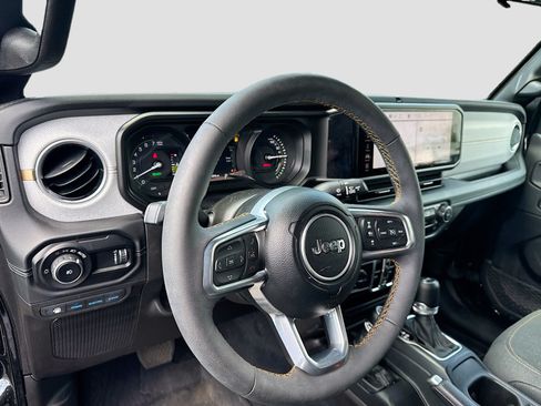 Used 2024 Jeep Wrangler Unlimited Sahara AWD/4WD image 9