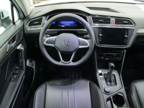 Used 2024 Volkswagen Tiguan SE image 15
