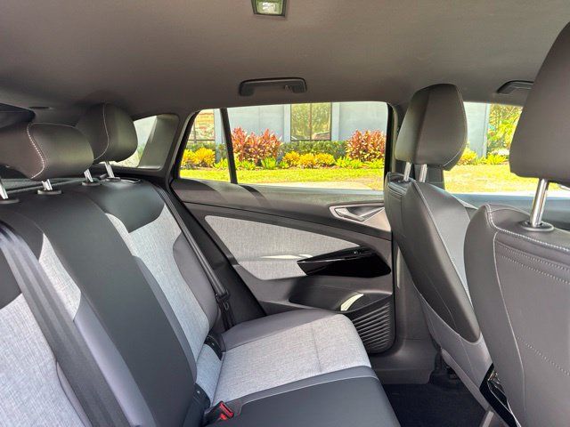Used 2025 Volkswagen ID.4 Pro RWD image 15