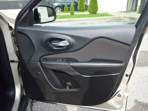 Used 2015 Jeep Cherokee Latitude image 19