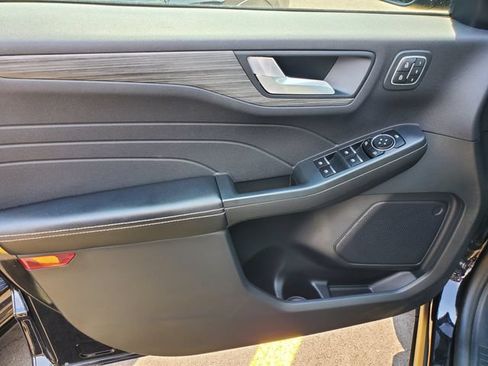 Certified 2023 Ford Escape Platinum FWD image 11