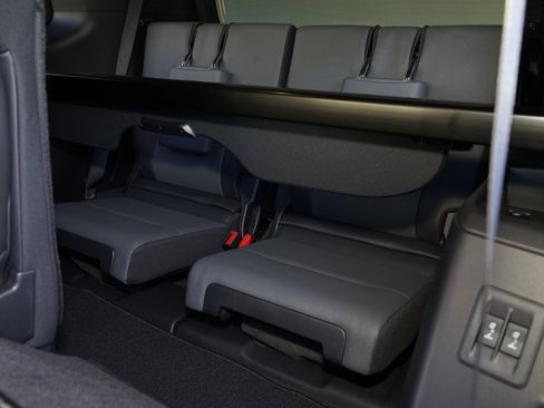 Used 2025 Lexus GX 550 image 31