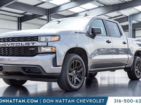 Used 2022 Chevrolet Silverado 1500 Custom w/ LPO, Blackout Package AWD/4WD image 1