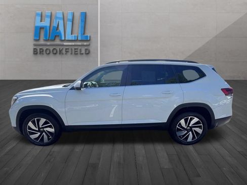 Certified 2025 Volkswagen Atlas SE w/ Panoramic Sunroof Package AWD/4WD image 3